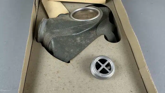 "Die deutsche Volksgasmaske" Luftschutz VM40 im original Karton – Bild 3