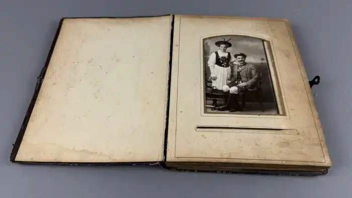 Jugendstil Fotoalbum mit vielen Bildern, teilweise militärisch – Bild 3