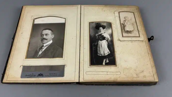 Jugendstil Fotoalbum mit vielen Bildern, teilweise militärisch – Bild 4