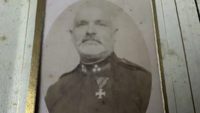 Jugendstil Fotoalbum mit vielen Bildern, teilweise militärisch – Bild 8