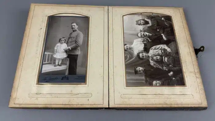 Jugendstil Fotoalbum mit vielen Bildern, teilweise militärisch – Bild 10