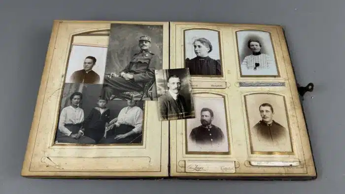 Jugendstil Fotoalbum mit vielen Bildern, teilweise militärisch – Bild 12