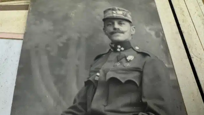 Jugendstil Fotoalbum mit vielen Bildern, teilweise militärisch – Bild 13