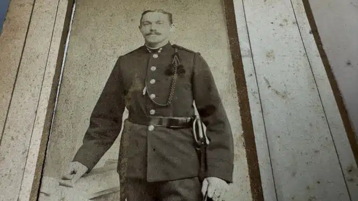 Jugendstil Fotoalbum mit vielen Bildern, teilweise militärisch – Bild 16