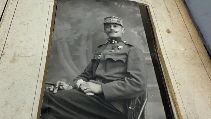 Jugendstil Fotoalbum mit vielen Bildern, teilweise militärisch – Bild 18