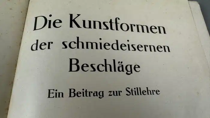 Die Kunstformen der schmiedeeisernen Beschläge - Ein Beitrag zur Stillehre  Carl Zetzsche Lübeck 1912 – Bild 2