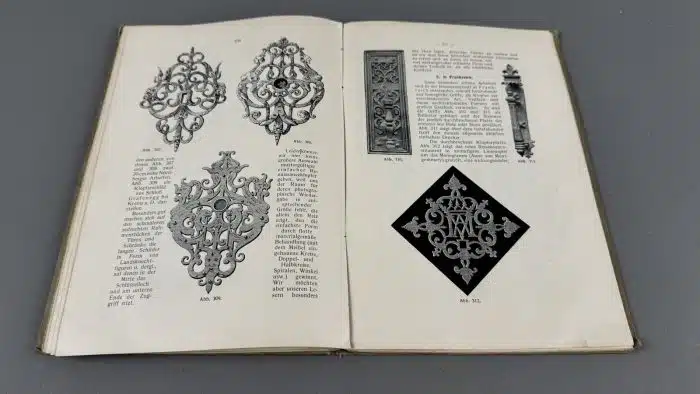 Die Kunstformen der schmiedeeisernen Beschläge - Ein Beitrag zur Stillehre  Carl Zetzsche Lübeck 1912 – Bild 9