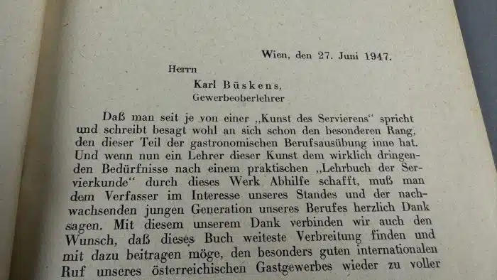 Lehrbuch der Servierkunde Erschienen 1947 – Bild 3