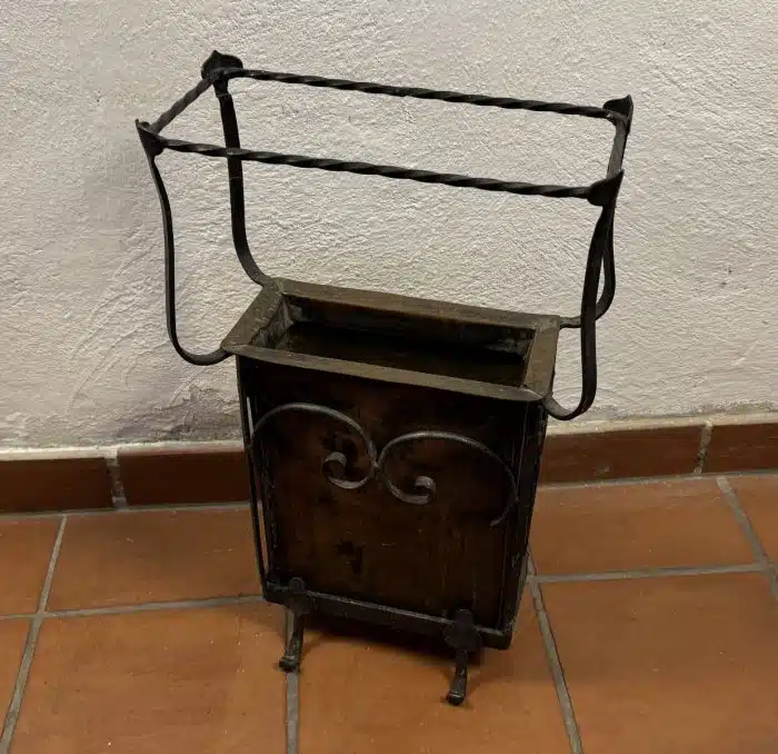 schmiedeeiserner Regenschirmständer mit Kupferinnenteil H 54 cm