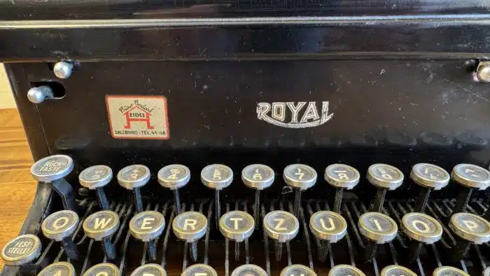Antike Schreibmaschine ROYAL – Bild 2