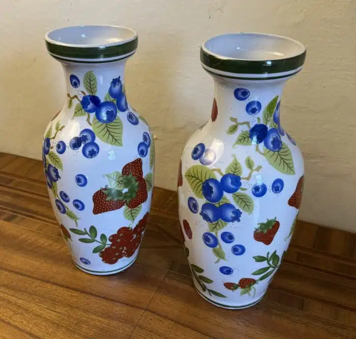 zwei schöne Vasen H 30 cm – Bild 2
