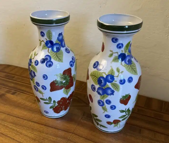zwei schöne Vasen H 30 cm – Bild 3