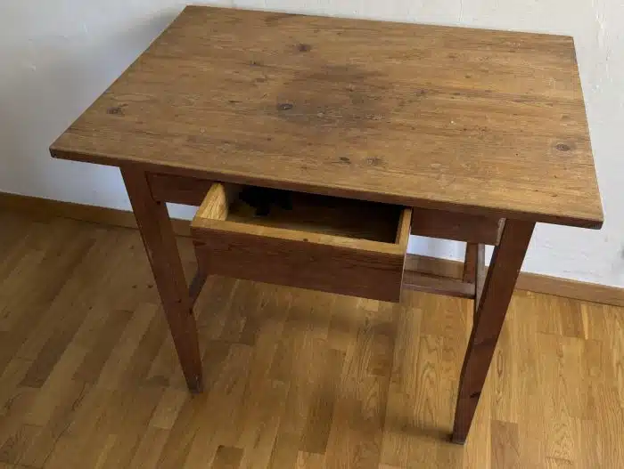 Essgruppe Tisch mit Lade 3 Stühle 19.Jh. Tisch L 92x64 cm H. 79 cm – Bild 5