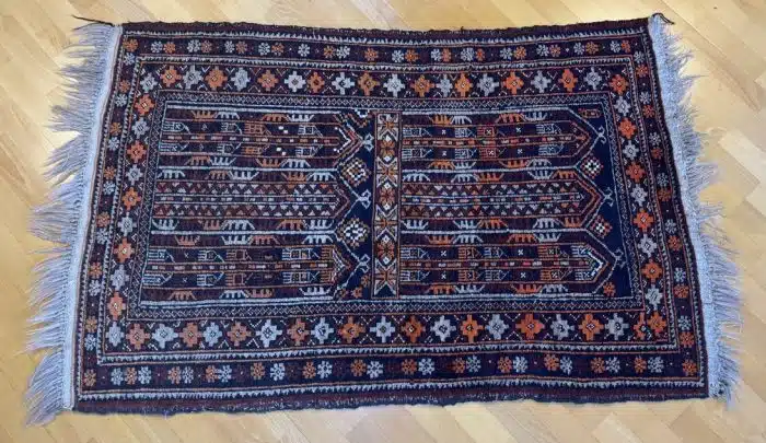 Schöner Teppich 150 x 90 cm