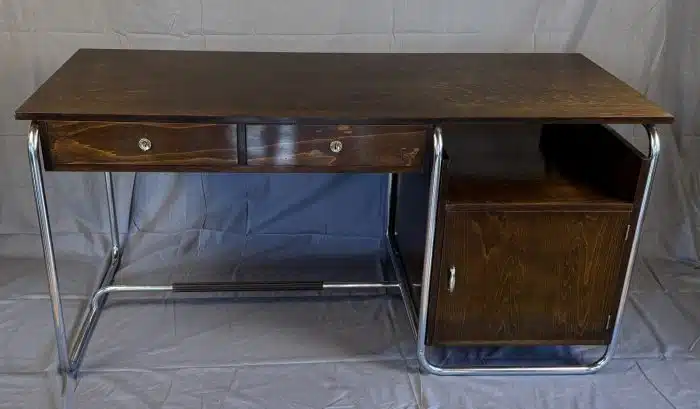 Seltener Schreibtisch - Vintage - Bauhaus ca.1960er Jahre, mit Sessel - Konstruktion aus verchromtem Stahlrohr, Höhe 78 cm, Breite 66 cm, Länge 160 cm.