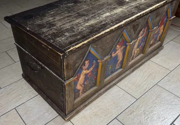 Switbert Lobisser - Aus persönlichem Besitz - Bauerntruhe seiner Eva "Ev" Luise Bleymaier mit den 4 Jahreszeiten von Lobisser bemalt, Frühling, Sommer, Herbst, Winter L 154 T 70 H 79 cm – Bild 11