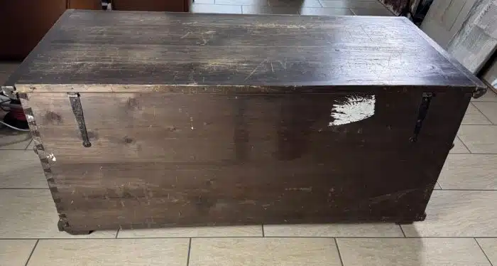 Switbert Lobisser - Aus persönlichem Besitz - Bauerntruhe seiner Eva "Ev" Luise Bleymaier mit den 4 Jahreszeiten von Lobisser bemalt, Frühling, Sommer, Herbst, Winter L 154 T 70 H 79 cm – Bild 13