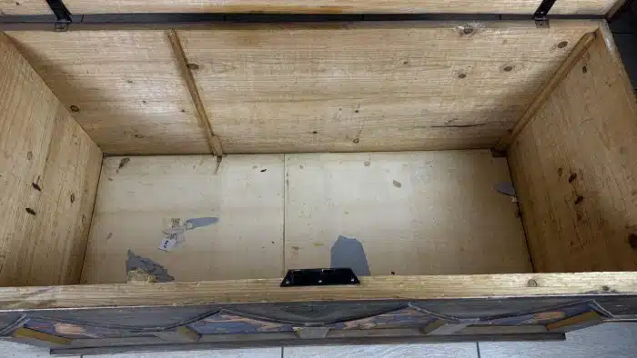Switbert Lobisser - Aus persönlichem Besitz - Bauerntruhe seiner Eva "Ev" Luise Bleymaier mit den 4 Jahreszeiten von Lobisser bemalt, Frühling, Sommer, Herbst, Winter L 154 T 70 H 79 cm – Bild 16