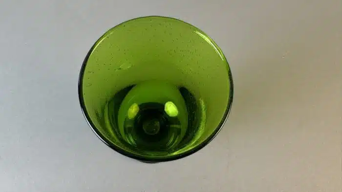 Switbert Lobisser - Aus persönlichem Besitz -  Grüner Trinkpokal Kristallglas H.15 cm – Bild 3