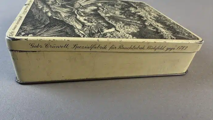 Switbert Lobisser - Aus persönlichem Besitz -  Metallkassette, Jäger Auslese mit Knöpfen  11x14 cm – Bild 5