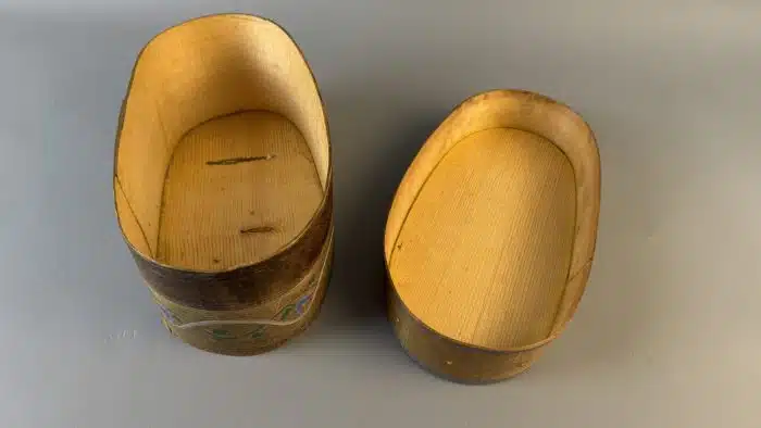 Switbert Lobisser - Aus persönlichem Besitz -  Spanschachtel Ende 19. Jh., ovaler Weichholzkorpus Bauernmalerei L 29,5x15 cm  H.12cm – Bild 6