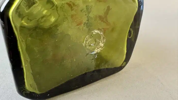 Switbert Lobisser - Aus persönlichem Besitz -  Bemalte Mundgeblasene Flasche mit Verschluss H 19 cm – Bild 7