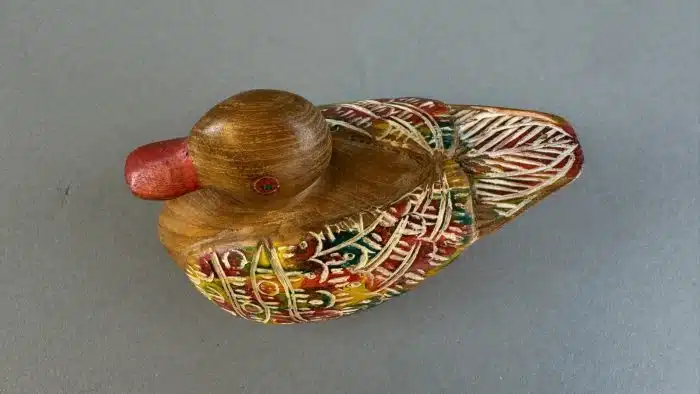 Switbert Lobisser - Aus persönlichem Besitz -  Bemalte Holz Ente L 11 cm – Bild 3