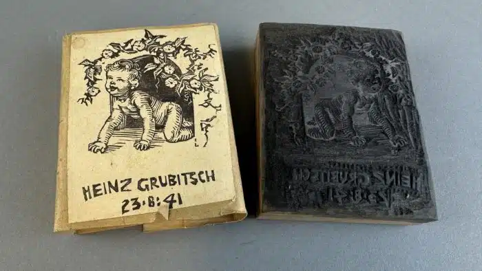 Switbert Lobisser – ORIGINAL Holzstock / Druckstock –  Op. 616  Heinz Grubitsch, Geburtsanzeige 7,5x10 cm  Absolute Rarität