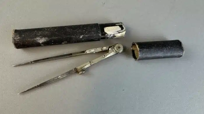 Switbert Lobisser - Aus persönlichem Besitz - Reisezirkel zum Zeichnen – Bild 2