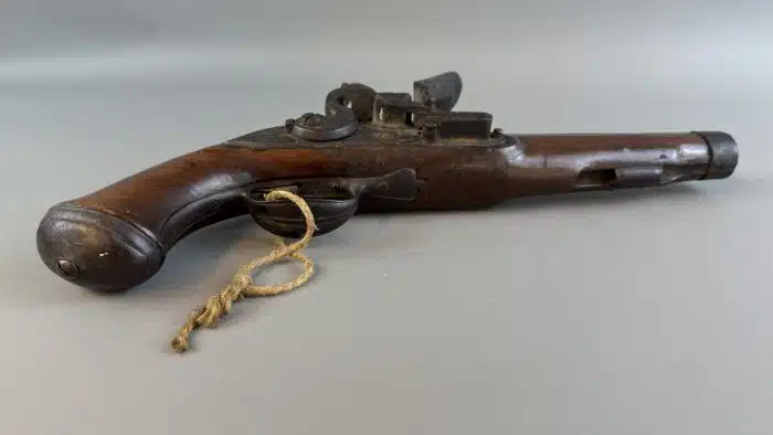 Switbert Lobisser - Aus persönlichem Besitz - Steinschlosspistole mit Pulverhorn L 40 cm – Bild 4