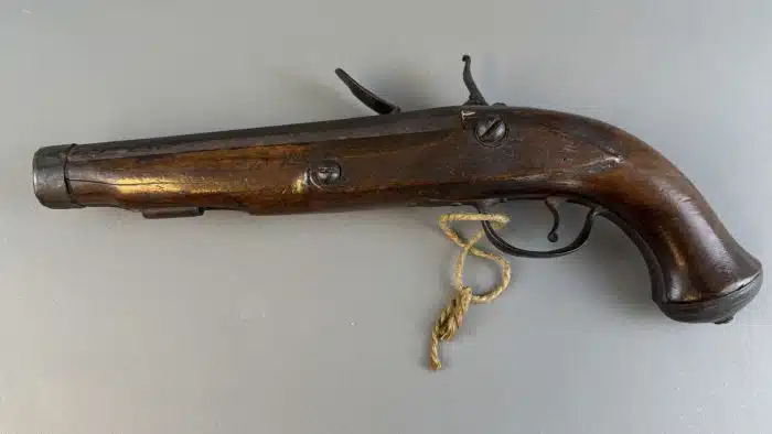 Switbert Lobisser - Aus persönlichem Besitz - Steinschlosspistole mit Pulverhorn L 40 cm – Bild 6