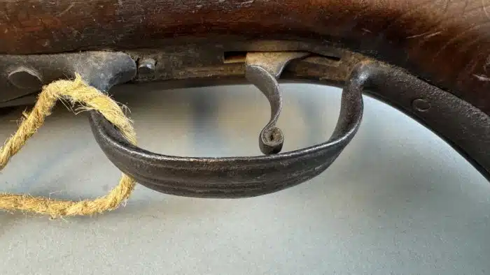 Switbert Lobisser - Aus persönlichem Besitz - Steinschlosspistole mit Pulverhorn L 40 cm – Bild 7