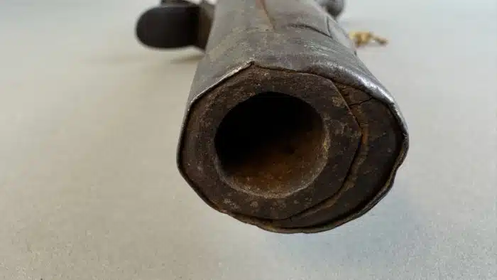 Switbert Lobisser - Aus persönlichem Besitz - Steinschlosspistole mit Pulverhorn L 40 cm – Bild 9