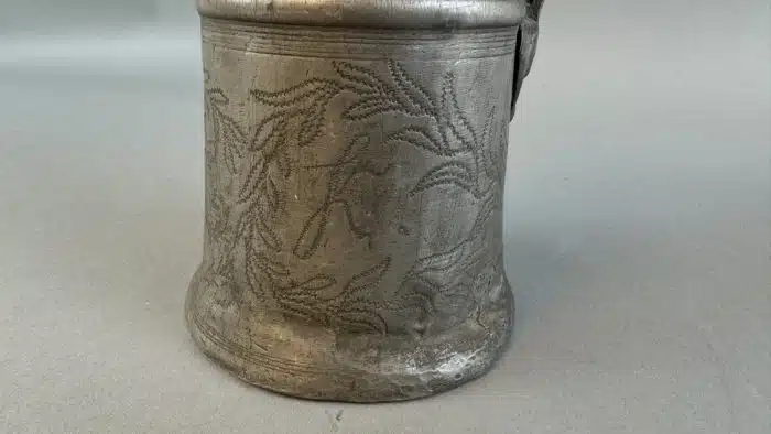 Switbert Lobisser - Aus persönlichem Besitz Seltener Zinnkrug aus 1737 H 21cm – Bild 7