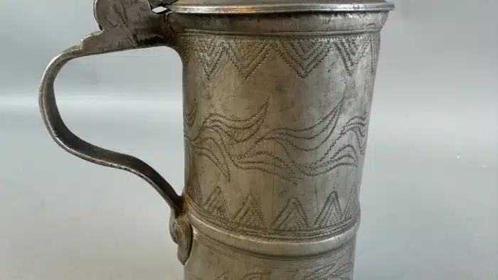 Switbert Lobisser - Aus persönlichem Besitz Seltener Zinnkrug aus 1737 H 21cm – Bild 9