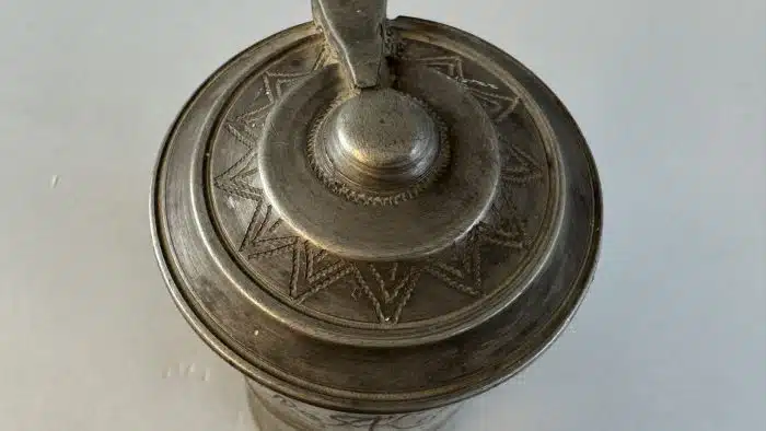 Switbert Lobisser - Aus persönlichem Besitz Seltener Zinnkrug aus 1737 H 21cm – Bild 12