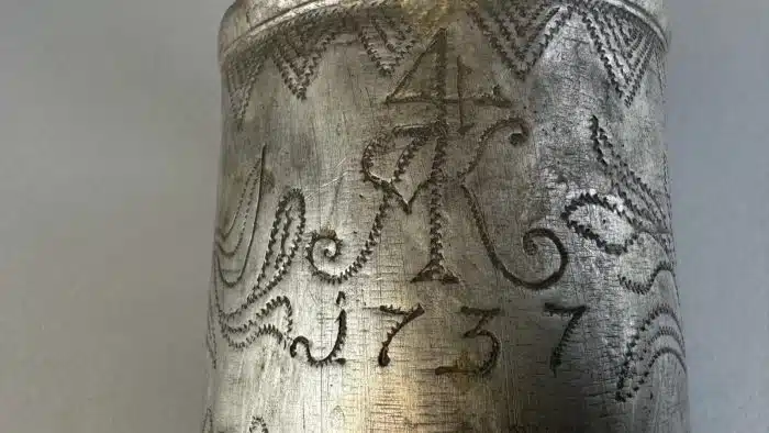 Switbert Lobisser - Aus persönlichem Besitz Seltener Zinnkrug aus 1737 H 21cm – Bild 15