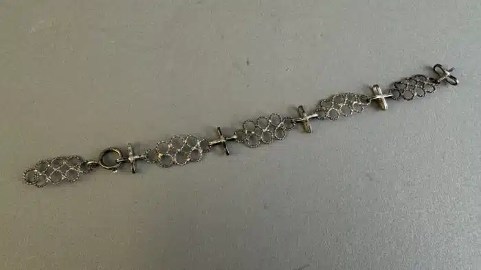 Switbert Lobisser - Aus persönlichem Besitz - Armband, vermutlich Silber, ohne Punze L 20 cm gebrochen – Bild 2