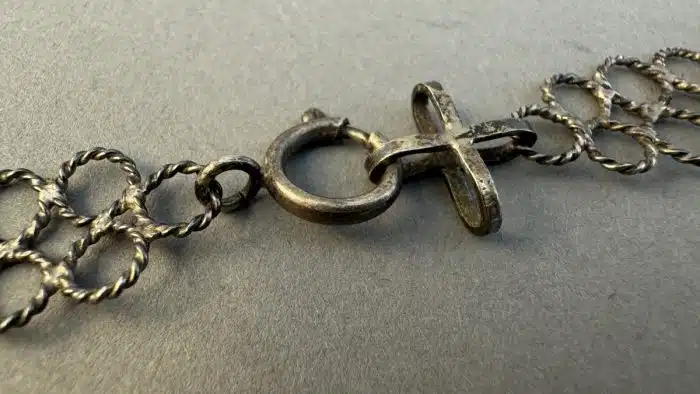 Switbert Lobisser - Aus persönlichem Besitz - Armband, vermutlich Silber, ohne Punze L 20 cm gebrochen – Bild 4
