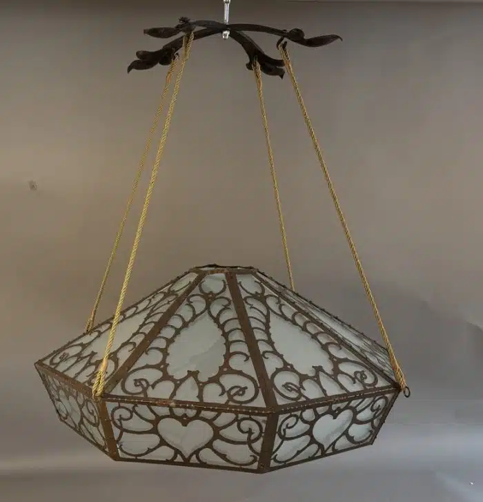 Switbert Lobisser - Aus persönlichem Besitz -   Lampenschirm, aus Kupfer, mit  Herz - Darstellungen, Sägearbeit, vernietet, Dm 66 cm H 74 cm