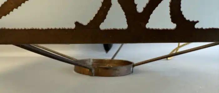 Switbert Lobisser - Aus persönlichem Besitz -   Lampenschirm, aus Kupfer, mit  Herz - Darstellungen, Sägearbeit, vernietet, Dm 66 cm H 74 cm – Bild 10