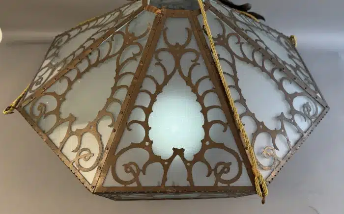 Switbert Lobisser - Aus persönlichem Besitz -   Lampenschirm, aus Kupfer, mit  Herz - Darstellungen, Sägearbeit, vernietet, Dm 66 cm H 74 cm – Bild 11