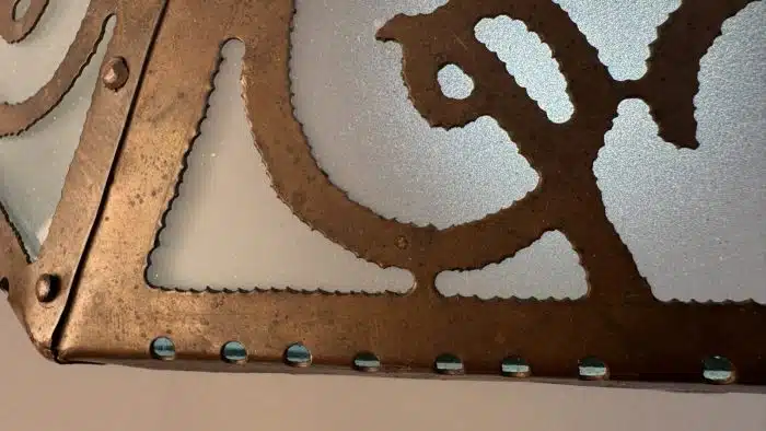 Switbert Lobisser - Aus persönlichem Besitz -   Lampenschirm, aus Kupfer, mit  Herz - Darstellungen, Sägearbeit, vernietet, Dm 66 cm H 74 cm – Bild 13