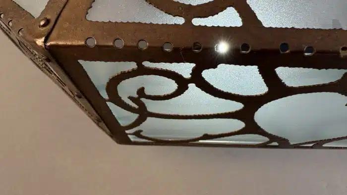 Switbert Lobisser - Aus persönlichem Besitz -   Lampenschirm, aus Kupfer, mit  Herz - Darstellungen, Sägearbeit, vernietet, Dm 66 cm H 74 cm – Bild 16