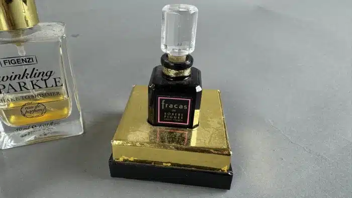 Verschiedene Parfum Flacons von Ingrid Weis - Robert Piguet - Jean Patou Parfum – Bild 4