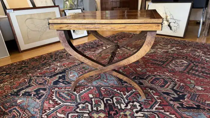 Quadratischer italienischer Couchtisch mit Flip-Platte aus Nussbaum und Intarsien – Bild 4