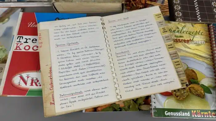 Posten Kochbücher mit persönlichen Widmungen – Bild 4