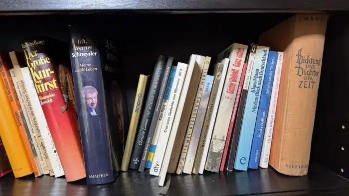 Bücherregal Holz mit Inhalt ( siehe Bilder ) – Bild 4