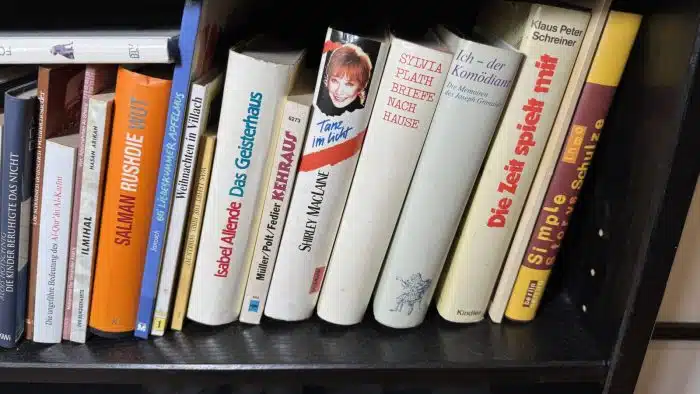 Bücherregal Holz mit Inhalt ( siehe Bilder ) – Bild 9