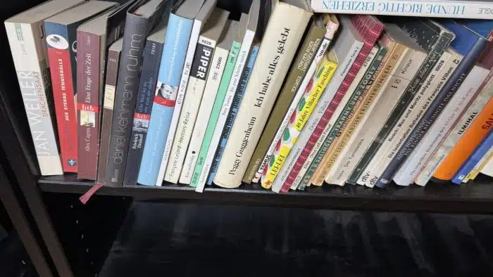 Bücherregal Holz mit Inhalt ( siehe Bilder ) – Bild 10